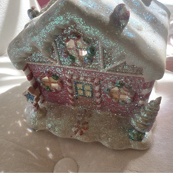 Adorable gingerbread house sparkle all the way - Picture 6 of 6